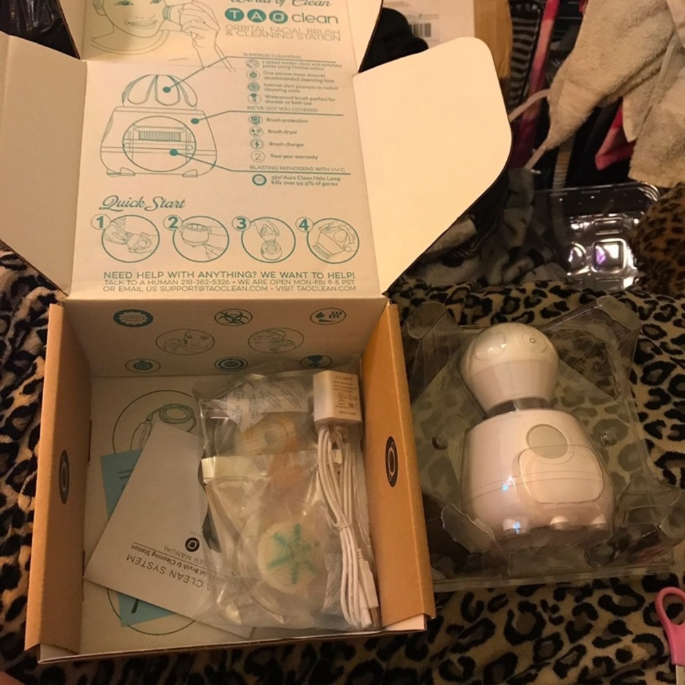 Tao Clean Cleansing Face Brush-White